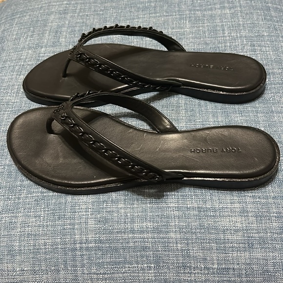 Tory Burch, Everly Black Nappa Leather Chain Thong Flip Flop Sandal Shoes, US 7 - Picture 2 of 8
